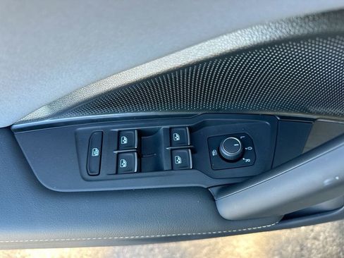 New 2025 Volkswagen Tiguan SE image 44