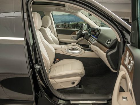Used 2026 Mercedes-Benz GLS 450 4MATIC image 35