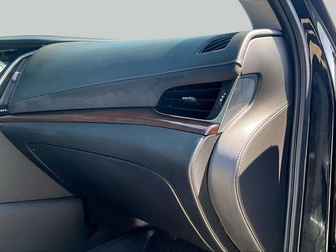 Used 2020 Cadillac Escalade Luxury RWD image 17