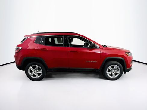 Used 2023 Jeep Compass Latitude w/ Convenience Group AWD/4WD image 4