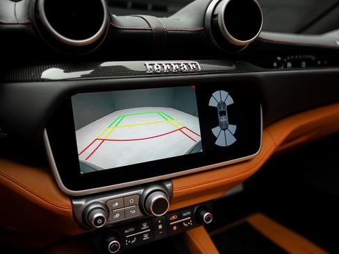 Used 2019 Ferrari Portofino RWD image 53
