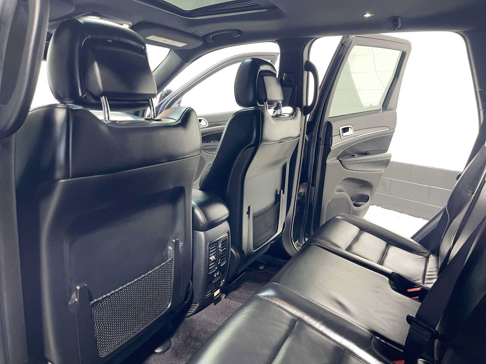 Used 2019 Jeep Grand Cherokee Limited AWD/4WD image 12