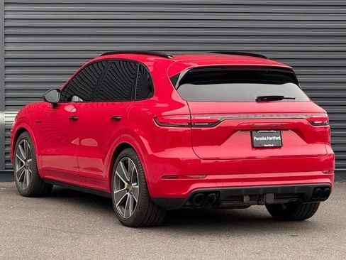 Used 2023 Porsche Cayenne Turbo S AWD/4WD image 3