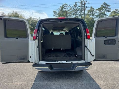 Used 2018 Chevrolet Express 3500 LT w/ LT Preferred Equipment Group RWD image 15