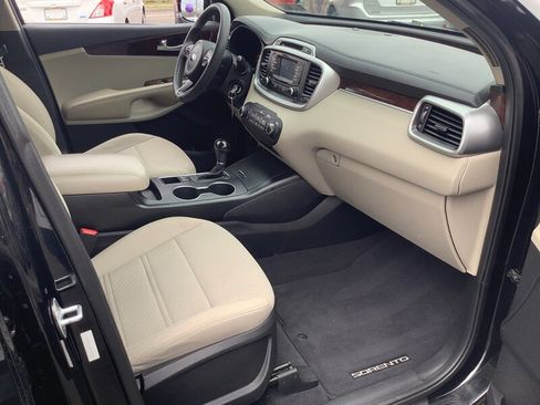 Used 2017 Kia Sorento AWD image 17