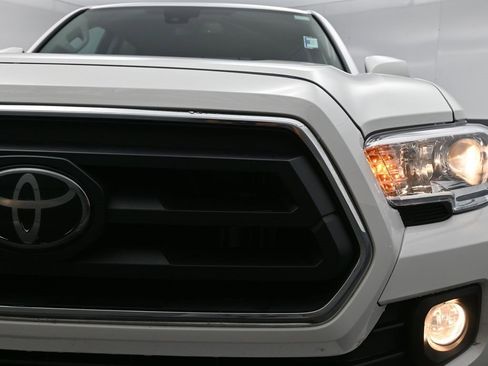 Used 2022 Toyota Tacoma SR5 image 18