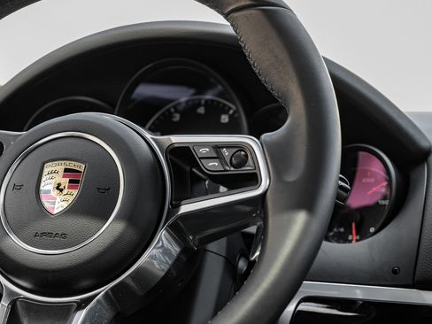 Used 2016 Porsche Cayenne AWD/4WD image 18