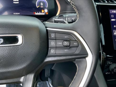 Used 2023 Jeep Grand Cherokee L Laredo image 24