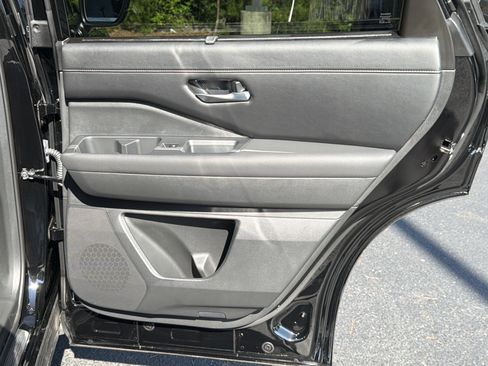 Used 2025 Nissan Pathfinder SL w/ SL Premium Package FWD image 17