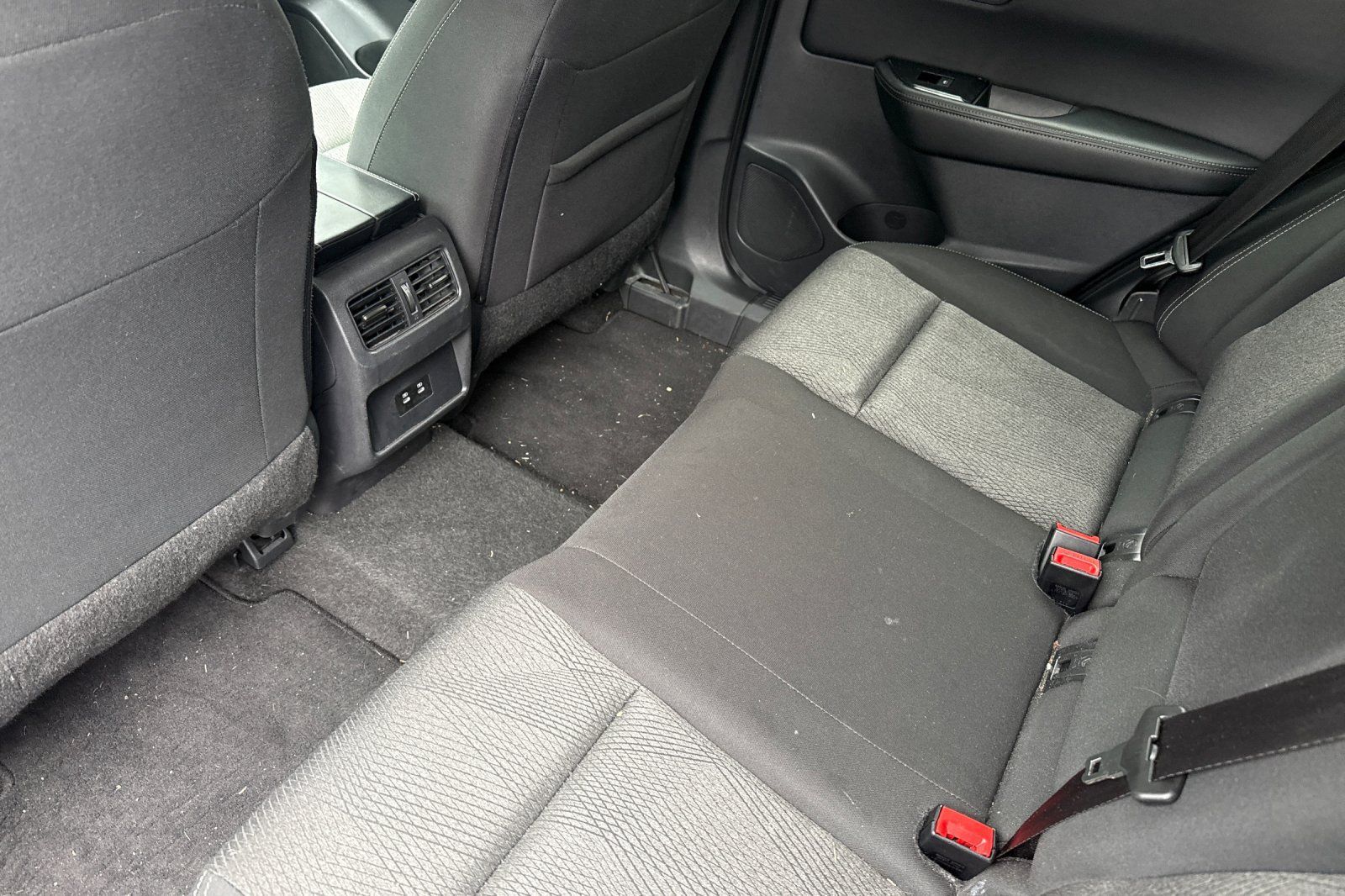 Used 2025 Nissan Rogue SV FWD image 16