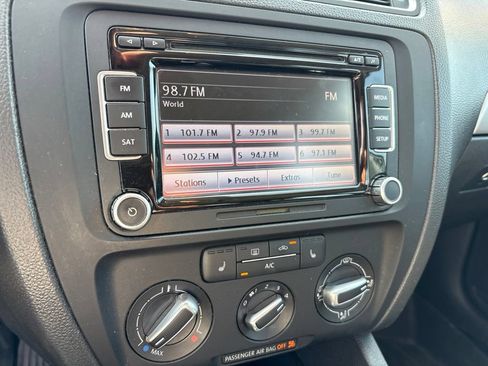 Used 2013 Volkswagen Jetta SE FWD image 22