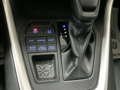 Used 2019 Toyota RAV4 LE w/ All Weather Liner Package AWD/4WD image 28