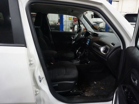 Used 2021 Jeep Renegade Latitude image 17