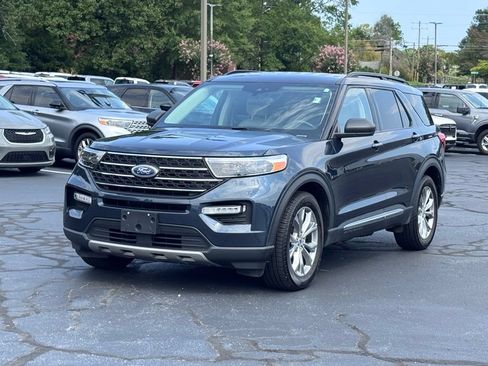 Used 2023 Ford Explorer XLT w/ Equipment Group 202A RWD image 2