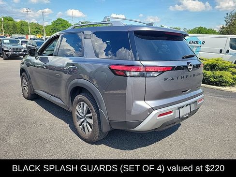 Used 2023 Nissan Pathfinder SL w/ Black Appearance Package AWD/4WD image 10
