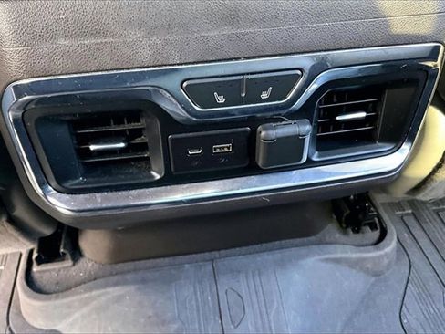 Used 2020 GMC Sierra 1500 SLT image 11