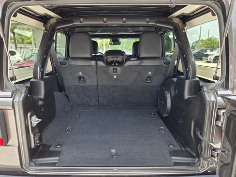 Used 2019 Jeep Wrangler Unlimited Sahara AWD/4WD image 9