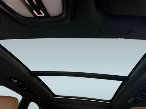 Used 2023 Volvo XC60 B5 Plus image 14