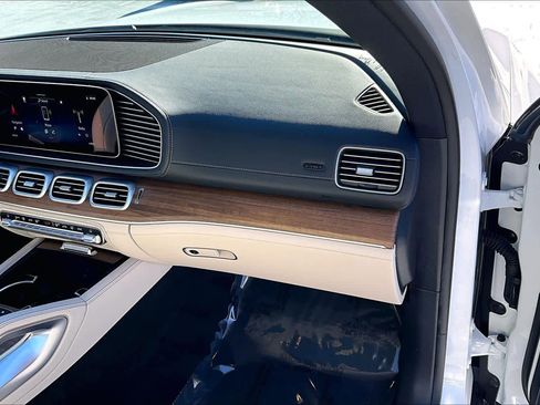 Used 2025 Mercedes-Benz GLS 450 4MATIC image 19