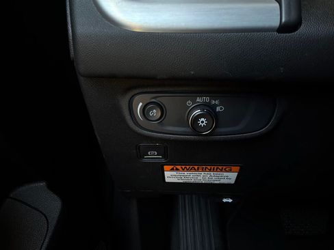 Used 2024 GMC Terrain SLE FWD image 20