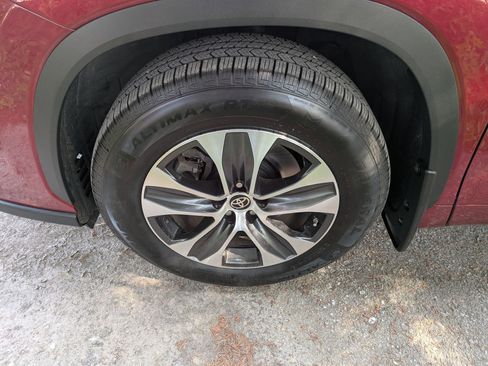 Used 2022 Toyota Highlander XLE image 38