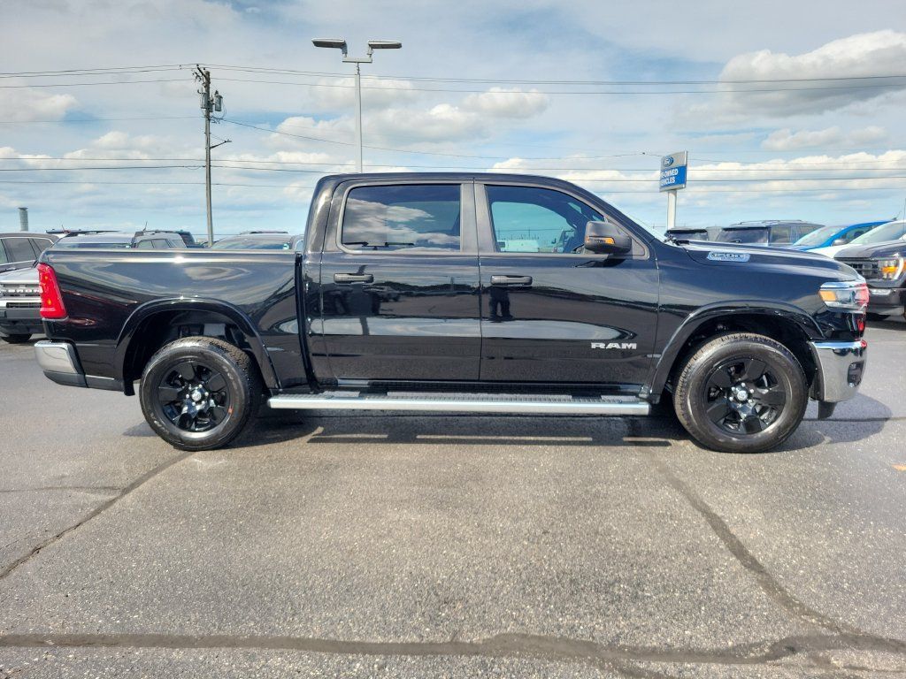 Used 2025 RAM 1500 Big Horn AWD/4WD image 3