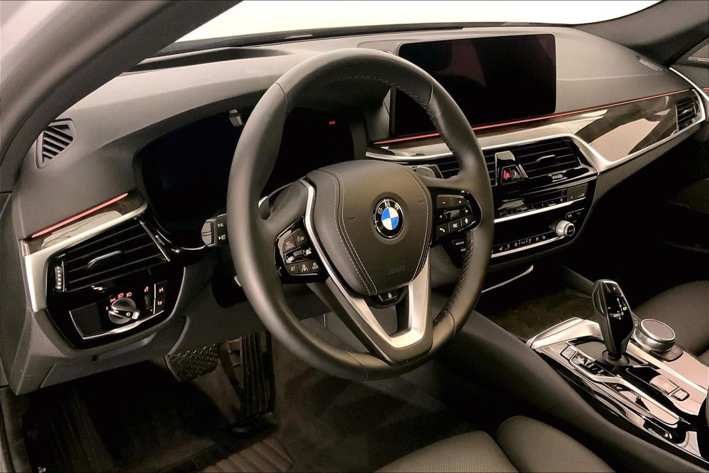 Used 2021 BMW 530i xDrive w/ Premium Package AWD/4WD image 21