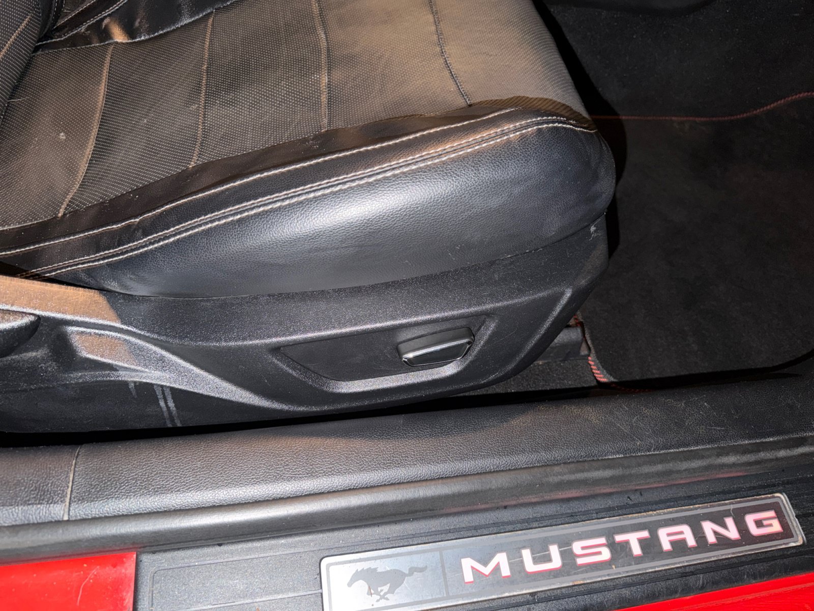 Used 2019 Ford Mustang Premium RWD image 31