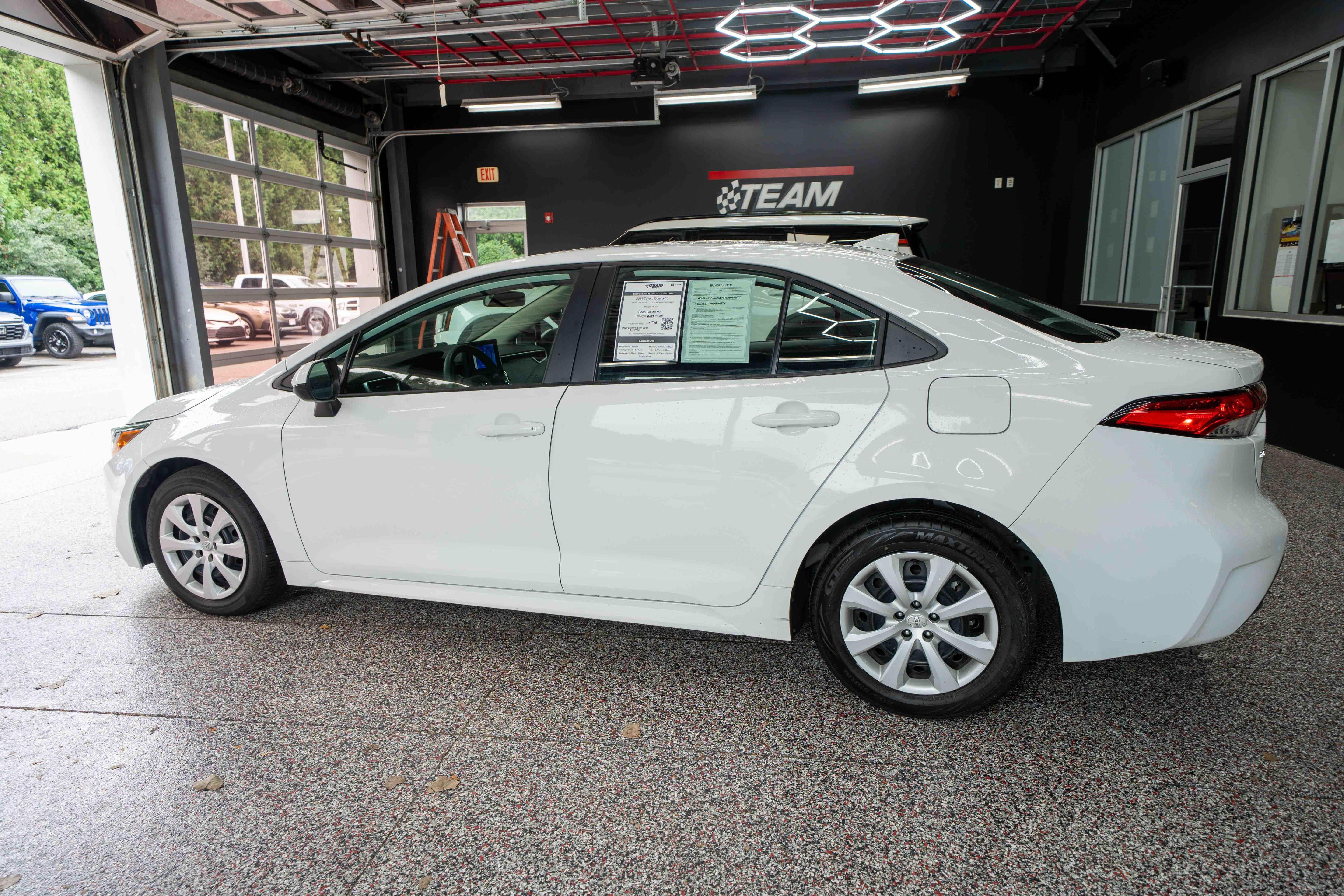 Used 2024 Toyota Corolla LE FWD image 2