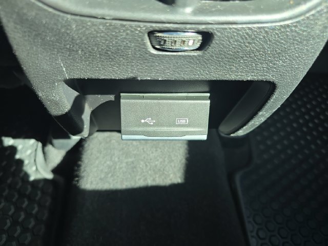 Used 2020 Jeep Cherokee Latitude Plus w/ Cold Weather Group AWD/4WD image 18