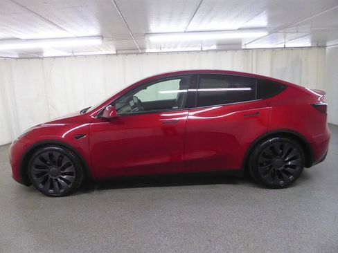 Used 2021 Tesla Model Y Performance AWD/4WD image 2