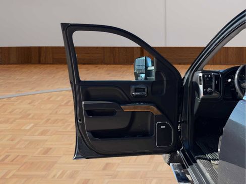 Used 2018 Chevrolet Silverado 1500 LTZ w/ LTZ Plus Package image 9