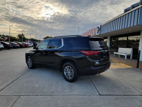 Used 2023 Chevrolet Traverse LT FWD image 3