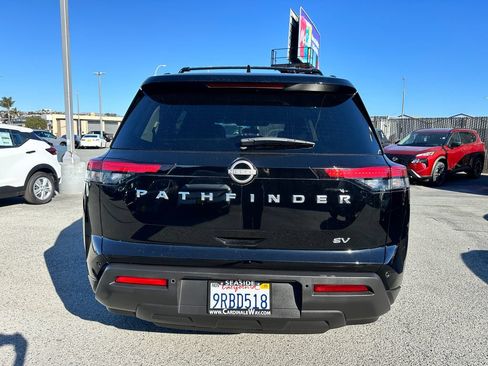 Used 2024 Nissan Pathfinder SV FWD image 6