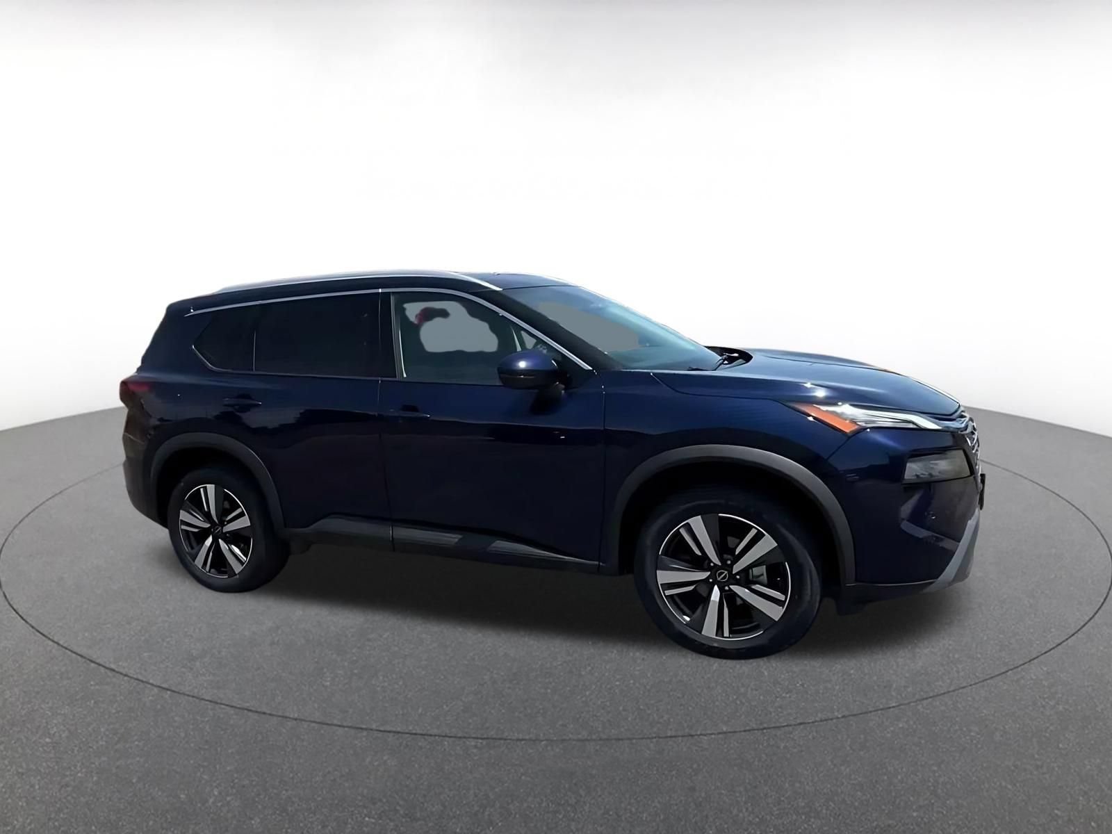 Used 2026 Nissan Rogue SL FWD image 2