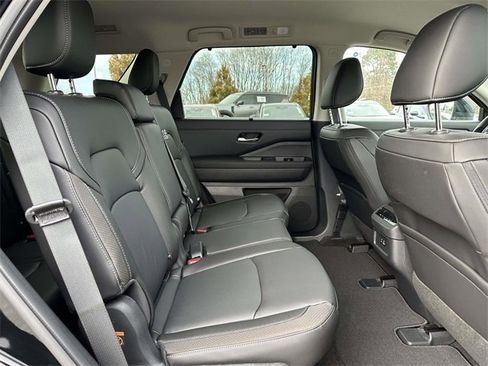 New 2025 Nissan Pathfinder SL image 11