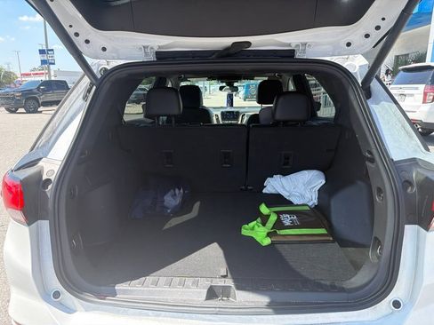 Used 2024 Chevrolet Equinox Premier FWD image 8