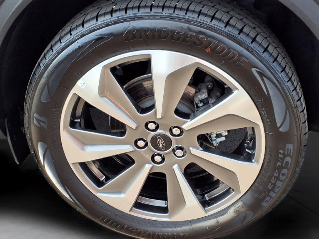 Used 2024 Ford Escape Platinum w/ Class II Trailer Tow Package AWD/4WD image 8