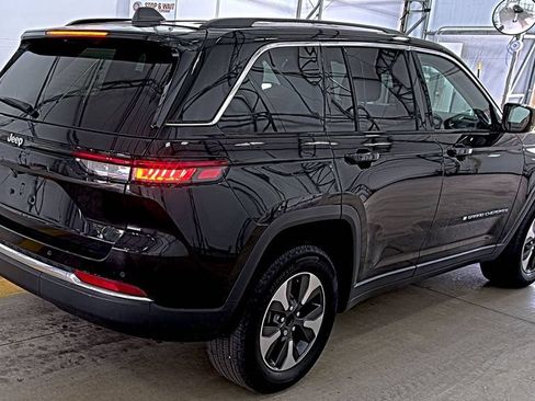 Used 2023 Jeep Grand Cherokee 4WD 4xe image 4