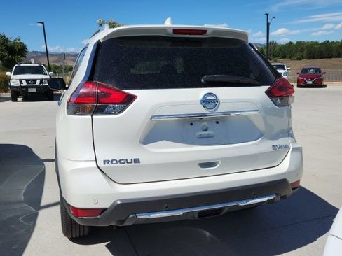 Used 2020 Nissan Rogue SV AWD/4WD image 3