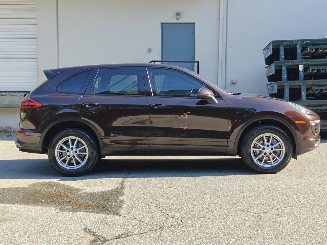 Used 2016 Porsche Cayenne AWD/4WD image 2