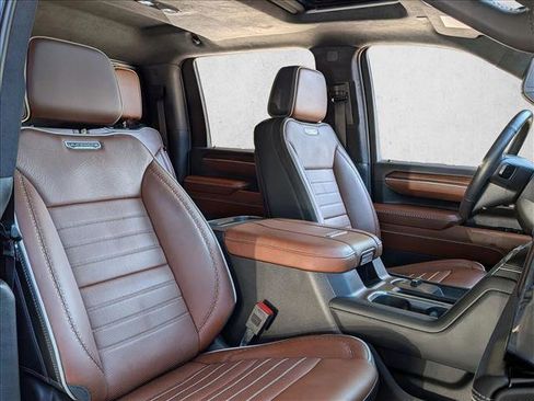 Used 2024 GMC Sierra 3500 Denali Ultimate image 18