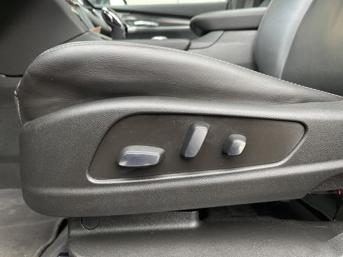 Used 2023 Cadillac XT6 Sport w/ Technology Package image 19