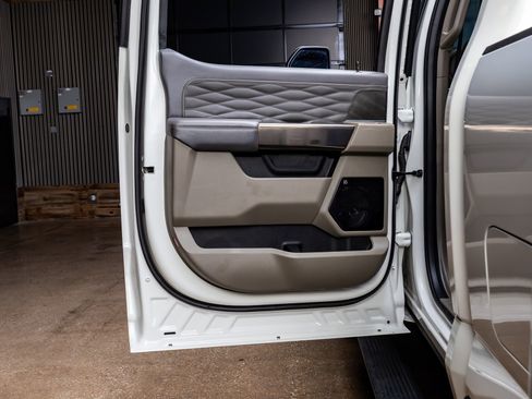 Used 2025 Ford F350 Platinum w/ Platinum Plus Package image 38