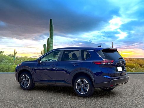 Used 2024 Nissan Rogue SV AWD/4WD image 4