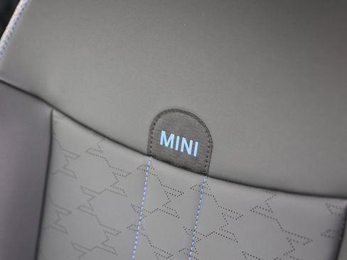 Used 2025 MINI Cooper 2-Door Hardtop image 17