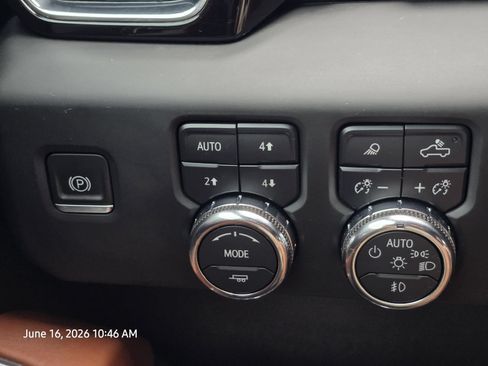 Used 2024 GMC Sierra 2500 Denali Ultimate w/ Max Trailering Package AWD/4WD image 33