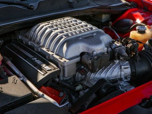 Used 2016 Dodge Challenger SRT Hellcat image 9