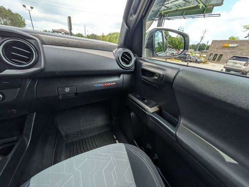 Used 2021 Toyota Tacoma TRD Off-Road w/ Technology Package AWD/4WD image 16