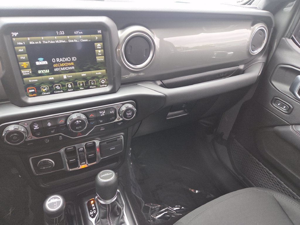 Used 2022 Jeep Gladiator Overland w/ LED Lighting Group AWD/4WD image 35